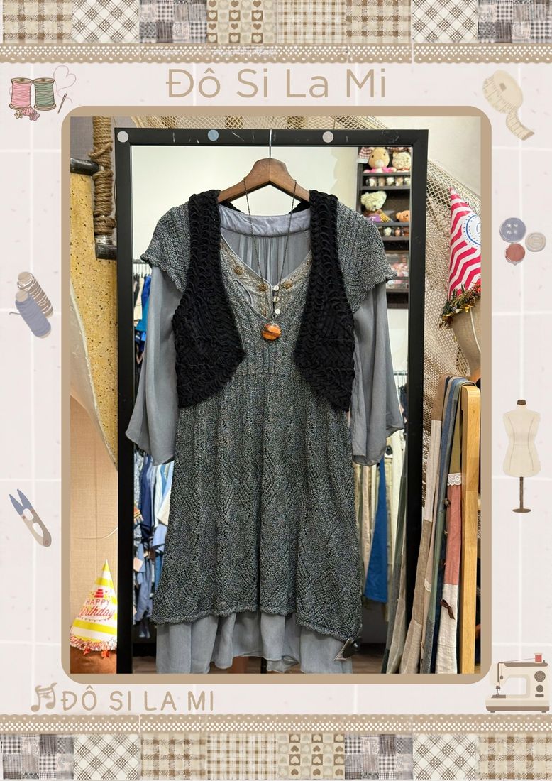 Áo gile móc đen phối áo xanh xám và đầm xám